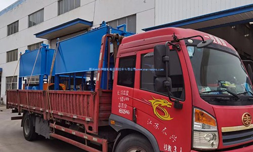 两套液压泵站发往润扬船厂